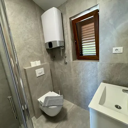 Divanovic With Sea View Lägenhet