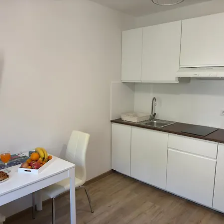 Apartment Divanovic With Sea View