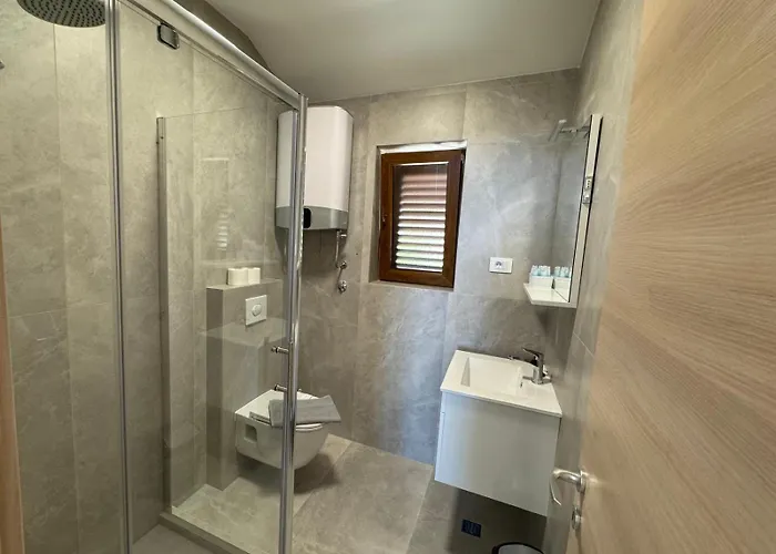 아파트 Divanovic With Sea View *