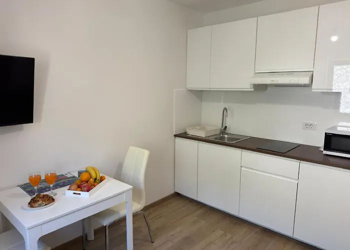 아파트 Divanovic With Sea View