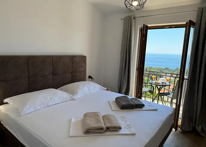 아파트 Divanovic With Sea View *